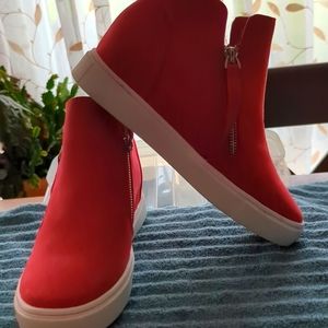 Just Fab high top sneaker with zippers. Size 7